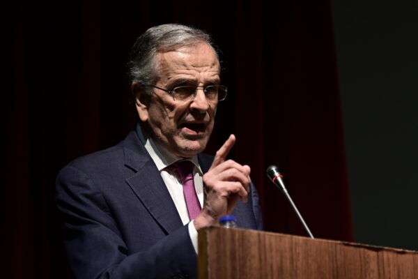 Ο Αντώνης Σαμαράς μιλάει για τα ελληνοτουρκικά, ασκώντας κριτική στην κυβέρνηση.