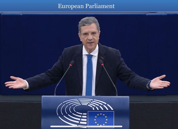 Ο Γ. Αυτιάς μιλάει στο Ευρωπαϊκό Κοινοβούλιο για την άμυνα και τη χρηματοδότηση.