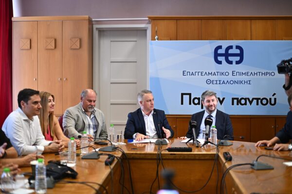 Ο Νίκος Ανδρουλάκης μιλάει σε εκδήλωση του Επαγγελματικού Επιμελητηρίου Θεσσαλονίκης για το σκάνδαλο στον ΟΠΕΚΕΠΕ.