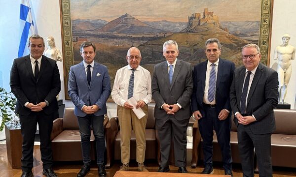 Ο Μ. Χαρακόπουλος με την ελληνική αντιπροσωπεία της ΔΣΟ συζητούν τη στήριξη της Σιναϊτικής Αδελφότητας και την μετάβαση στο Σινά.