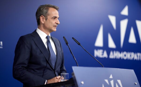 Ο Κυριάκος Μητσοτάκης μιλάει σε εκδήλωση της Νέας Δημοκρατίας, όπως αναφέρεται στο άρθρο του «ΠΑΡΟΝ».