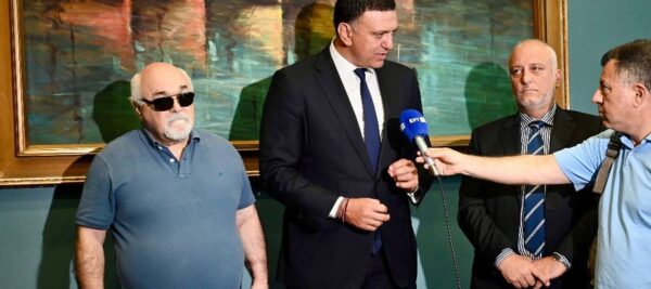 Ο Β. Κικίλιας μιλά σε δημοσιογράφους για νέο ΠΔ που αφορά την προσβασιμότητα ΑμεΑ στην ακτοπλοΐα.