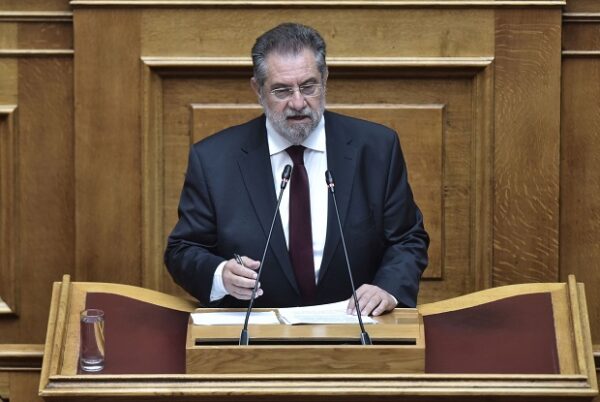 Ο Α. Παναγιωτόπουλος μιλάει στη Βουλή για τις αποζημιώσεις των συμβεβλημένων με τον ΕΟΠΥΥ ιατρών.