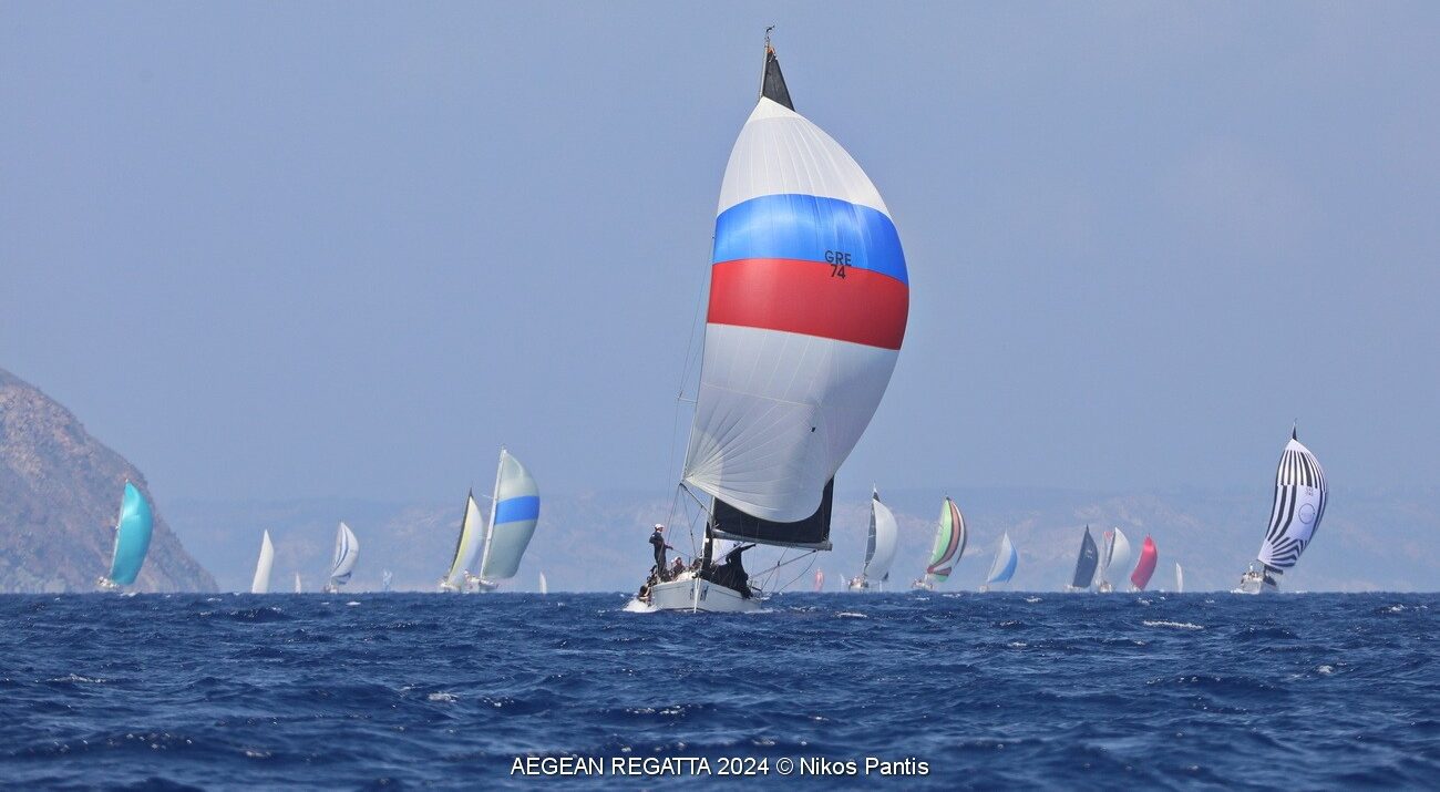 Η Aegean Regatta 2025 με 64 σκάφη ξεκινά το υπέροχο ταξίδι της στο Αιγαίο Πέλαγος