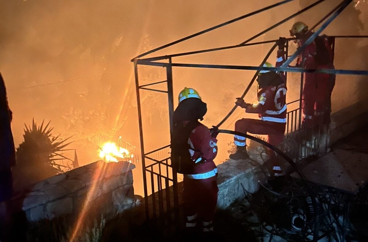 Σε πύρινο κλοιό η Ελλάδα με αναζωπυρώσεις και νέες εστίες – Χρήση ακόμη και αντιπυρ ή backfire!