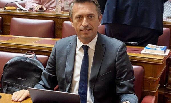Ο Π. Μαντάς συζητά για τον τουρισμό 12 μηνών και το brand «Μεσσηνία» από το βήμα της Βουλής.