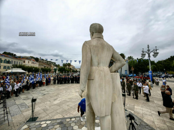 Άγαλμα Ιωάννη Καποδίστρια στο Ναύπλιο, όπου τελέστηκαν ετήσιες εκδηλώσεις μνήμης και τιμής προς τον πρώτο Κυβερνήτη.