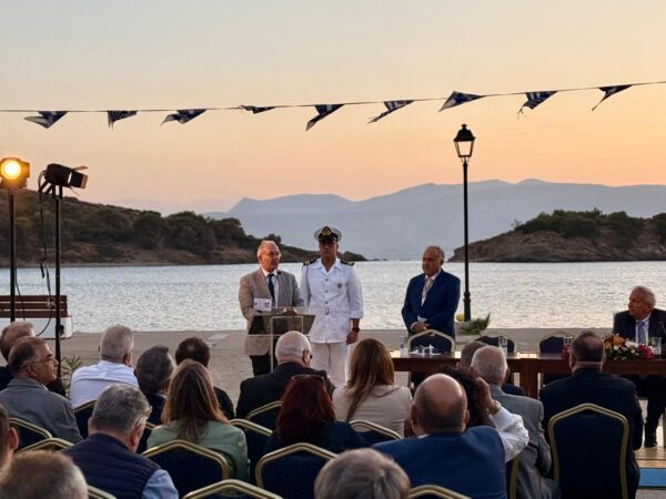 Στ. Γκίκας και άλλοι ομιλητές σε εκδήλωση για τη νησιωτικότητα και τις στρατηγικές προτεραιότητες της Ευρώπης.