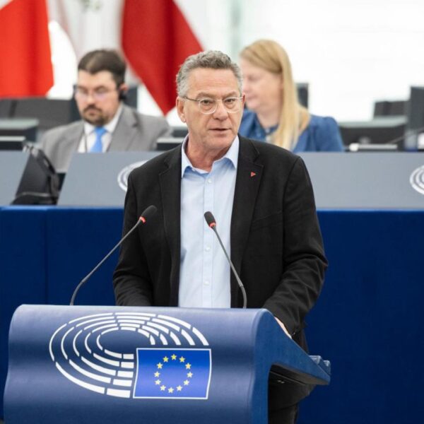 Ο Κ. Αρβανίτης μιλάει στο Ευρωπαϊκό Κοινοβούλιο για την απέλαση του Νίκου Ασλανίδη.