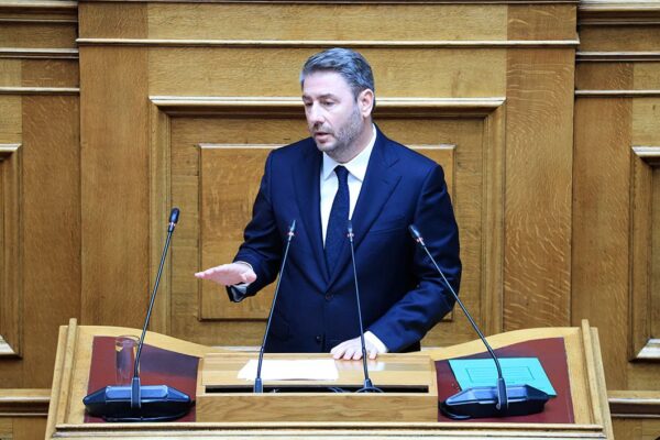 Ο Ν. Ανδρουλάκης μιλάει για ένα νέο Ελσίνκι στα ελληνοτουρκικά, τονίζοντας την ανάγκη για αλλαγή στρατηγικής.
