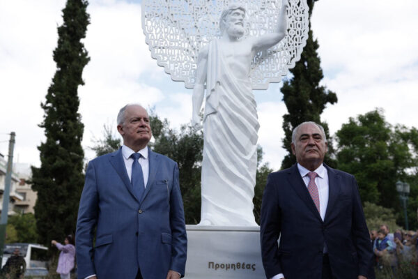 Ο Πρόεδρος της Δημοκρατίας παραβρέθηκε στα αποκαλυπτήρια του αγάλματος Προμηθέας, αφιερωμένου στους μικρομεσαίους.