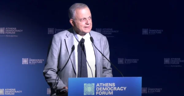 Ομιλητής στο Athens Democracy Forum παρουσιάζει τον πρώτο εθνικό super-computer, τον "Φάρο".