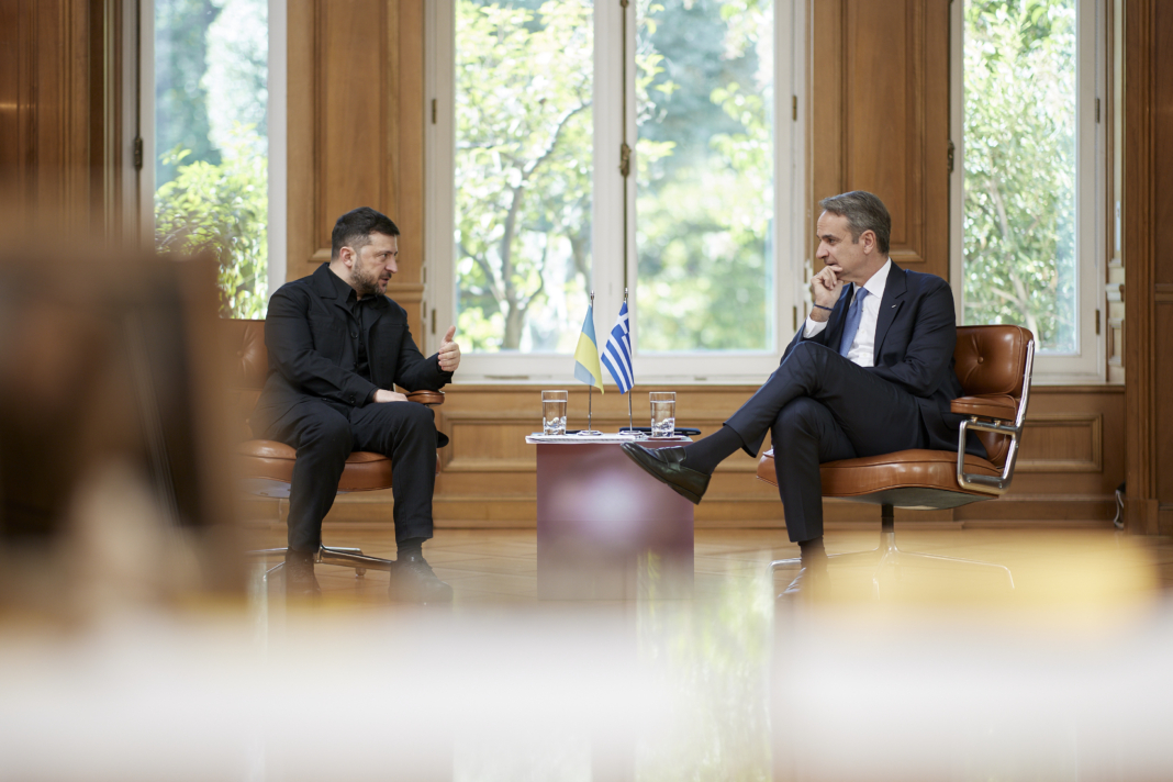 Η ενεργειακή συνεργασία των δύο χωρών συζητηθηκε μεταξύ Μητσοτάκη – Zelenskyy