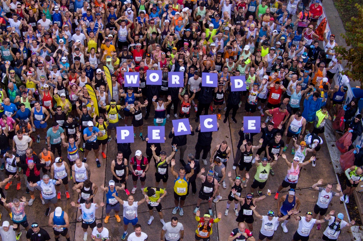 Εικόνες από τη μεγάλη γιορτή του 42ου Μαραθωνίου Αθήνας, του Αυθεντικού