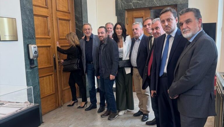 ΠΑΣΟΚ: Η αναβολή της σημερινής θεσμικής διαδικασίας για τα ΕΛΤΑ αποδεικνύει την πολιτική αλαζονεία της κυβέρνησης