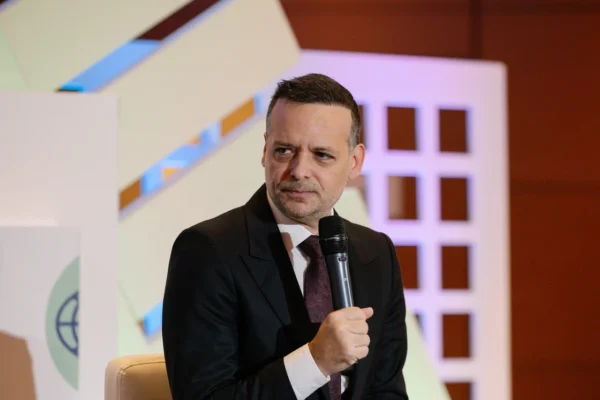 Ο Χάρης Δούκας μιλάει στο CEO Initiative 2025 για την Αθήνα ως διεθνές πρότυπο ανθεκτικού οικοσυστήματος.