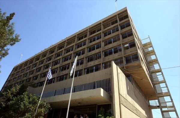 Κτίριο ΕΑΣ στο Λαύριο, όπου εκκρεμούν προσφυγές και καταγγελίες στην ΕΕ για τον διαγωνισμό.