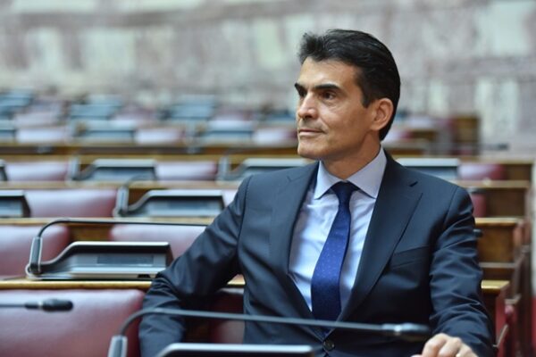 Ο Δημήτρης Κούβελας στηρίζει τους παραγωγούς λαϊκών αγορών, διεκδικώντας απλούστερες διαδικασίες και δίκαιη φορολόγηση.