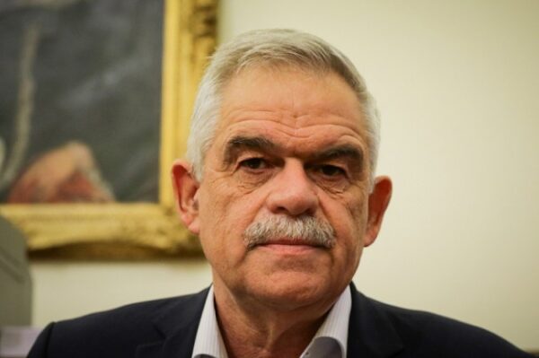 Ο Ν. Τόσκας μιλάει για την κατάσταση στη Βενεζουέλα, αναφερόμενος σε παράλυση ή προδοσία.