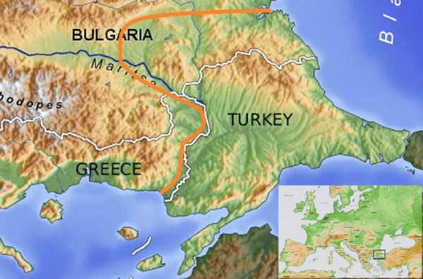 Χάρτης που δείχνει τη Θράκη, τα σύνορα Ελλάδας, Βουλγαρίας και Τουρκίας, με πορτοκαλί γραμμή.