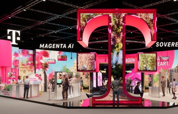 Η TELEKOM παρουσιάζει τις καινοτόμες τεχνολογίες της σε ένα εντυπωσιακό περίπτερο, προβάλλοντας τη δέσμευσή της για κλιματική ουδετερότητα.