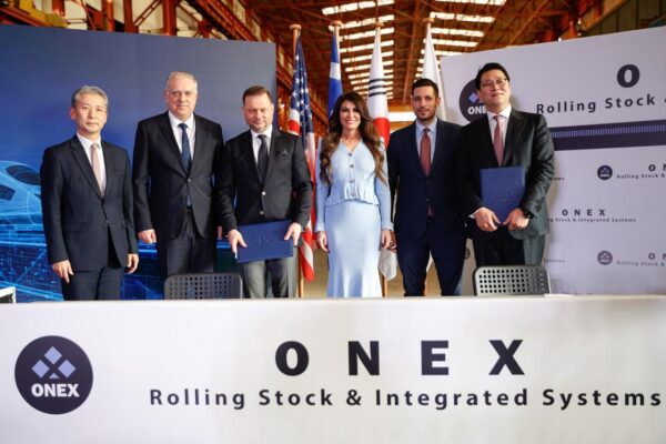 Ομάδα στελεχών της ONEX Rolling Stock & Integrated Systems και της Sung Shin Rolling Stock Technology υπογράφουν συμφωνία για παραγωγή τροχαίου υλικού.