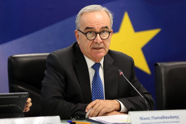 Ο Νίκος Παπαθανάσης μιλά για νέες ενεργειακές αναβαθμίσεις δημοσίων κτηρίων ύψους 5,785 εκατ. ευρώ μέσω ΕΣΠΑ.