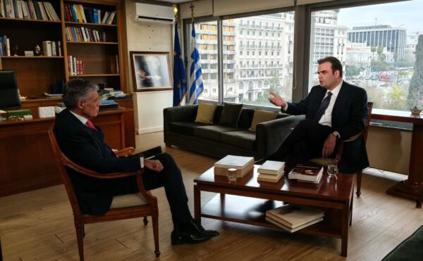 Ο Κυριάκος Πιερρακάκης συζητά για την προστασία της πρώτης κατοικίας μέσω του εξωδικαστικού μηχανισμού.