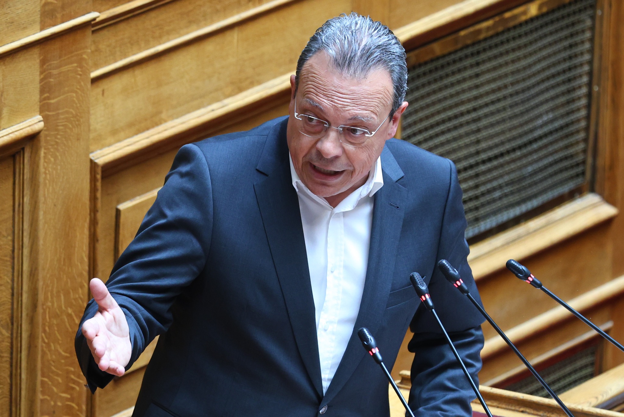 Φάμελλος: «Μεσάζοντας των καρτέλ η κυβέρνηση – Η δημόσια ΔΕΗ είναι η μόνη λύση»
