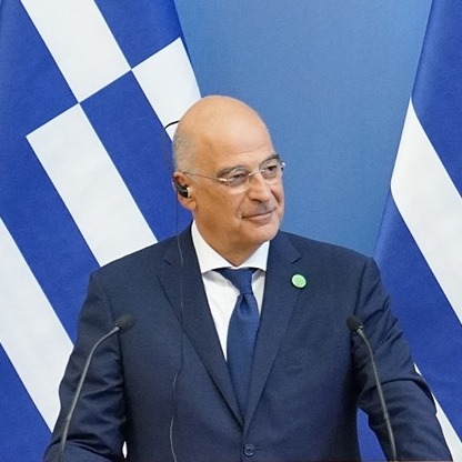 «Επιστροφή στις ρίζες» λέει ο Δένδιας
