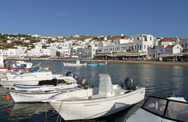 Ο υπερτουρισμός καταστρέφει τα νησιά μας