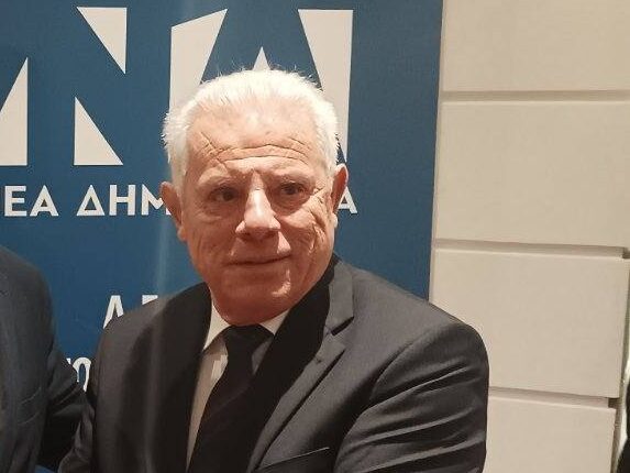 «Πόλεμος» στη Βουλή για τα «σπιτάκια ανακύκλωσης»: Άγρια κόντρα Βλάχου – Τσάφου