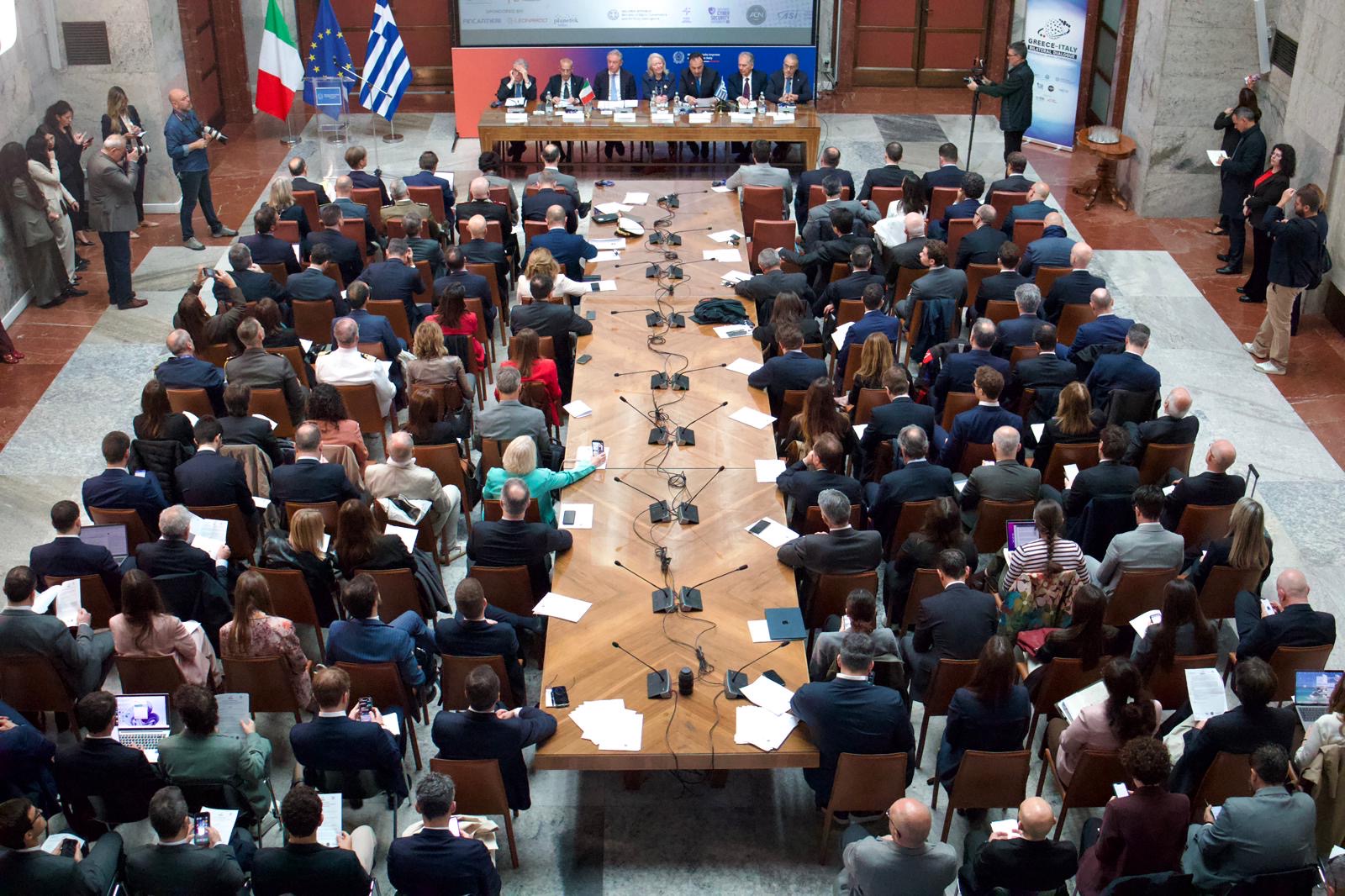Ελλάδα – Ιταλία: Ψηφιακή γέφυρα στη Μεσόγειο για υποδομές και AI