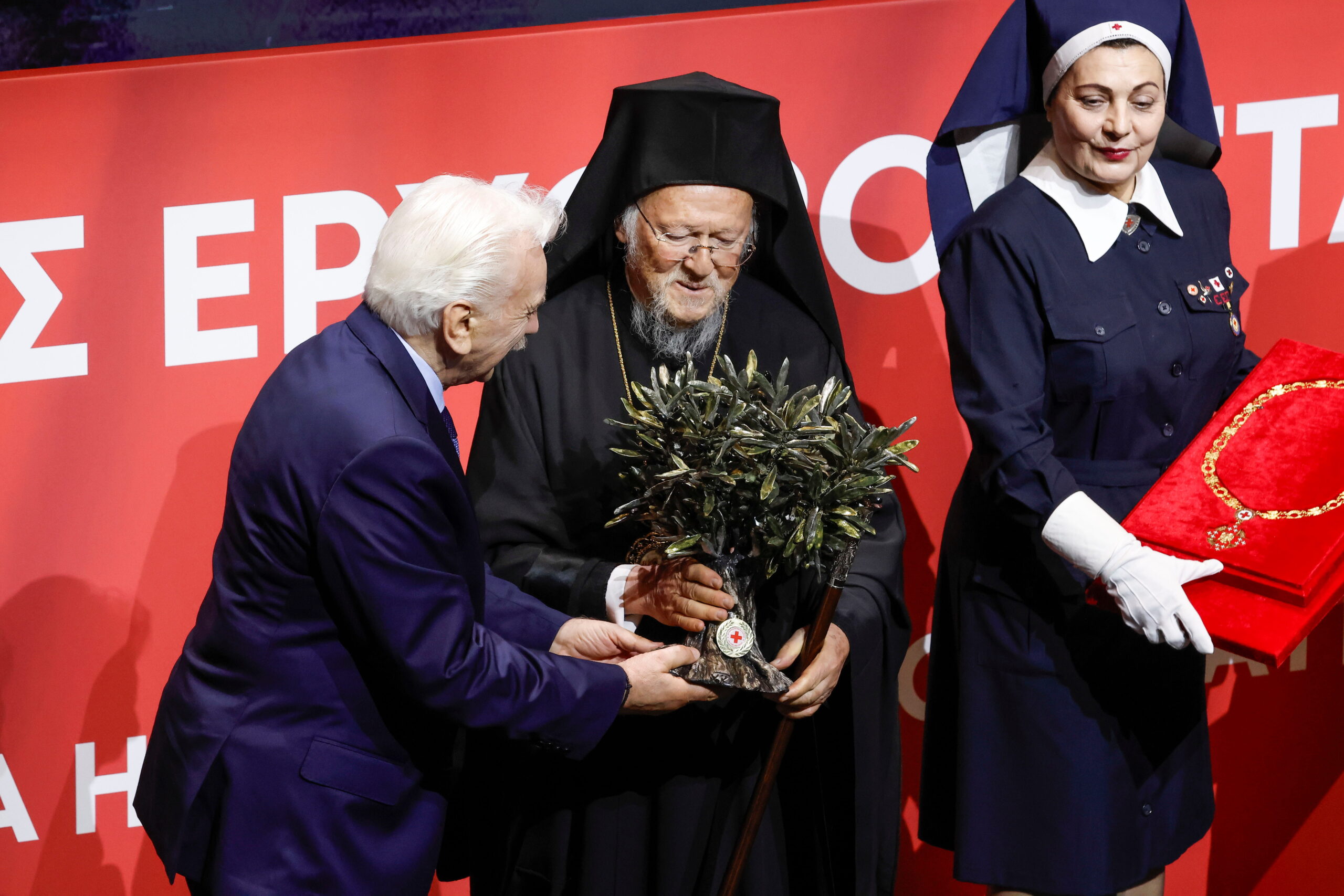 Ο Ελληνικός Ερυθρός Σταυρός τίμησε τον Παναγιώτατο Οικουμενικό Πατριάρχη κ.κ. Βαρθολομαίο σε μια λαμπρή εκδήλωση στο Ιωνικό Κέντρο