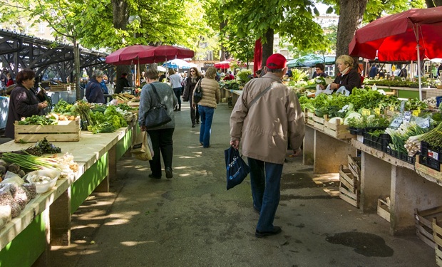 Από 50% μέχρι 130% έχουν αυξηθεί οι τιμές στα λαχανικά και στα φρούτα εποχής, σε σύγκριση με πέρυσι