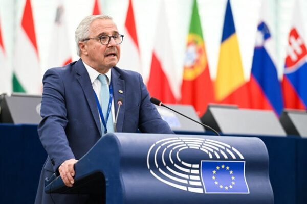 Ο Γ. Μανιάτης μιλάει στο Ευρωπαϊκό Κοινοβούλιο για τη Γενοκτονία των Ελλήνων του Πόντου και της Μικράς Ασίας.