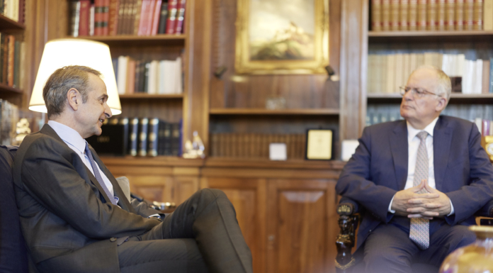Μητσοτάκης – Τασούλας: Δημοσιονομική σταθερότητα και μέτρα στήριξης προ των πυλών