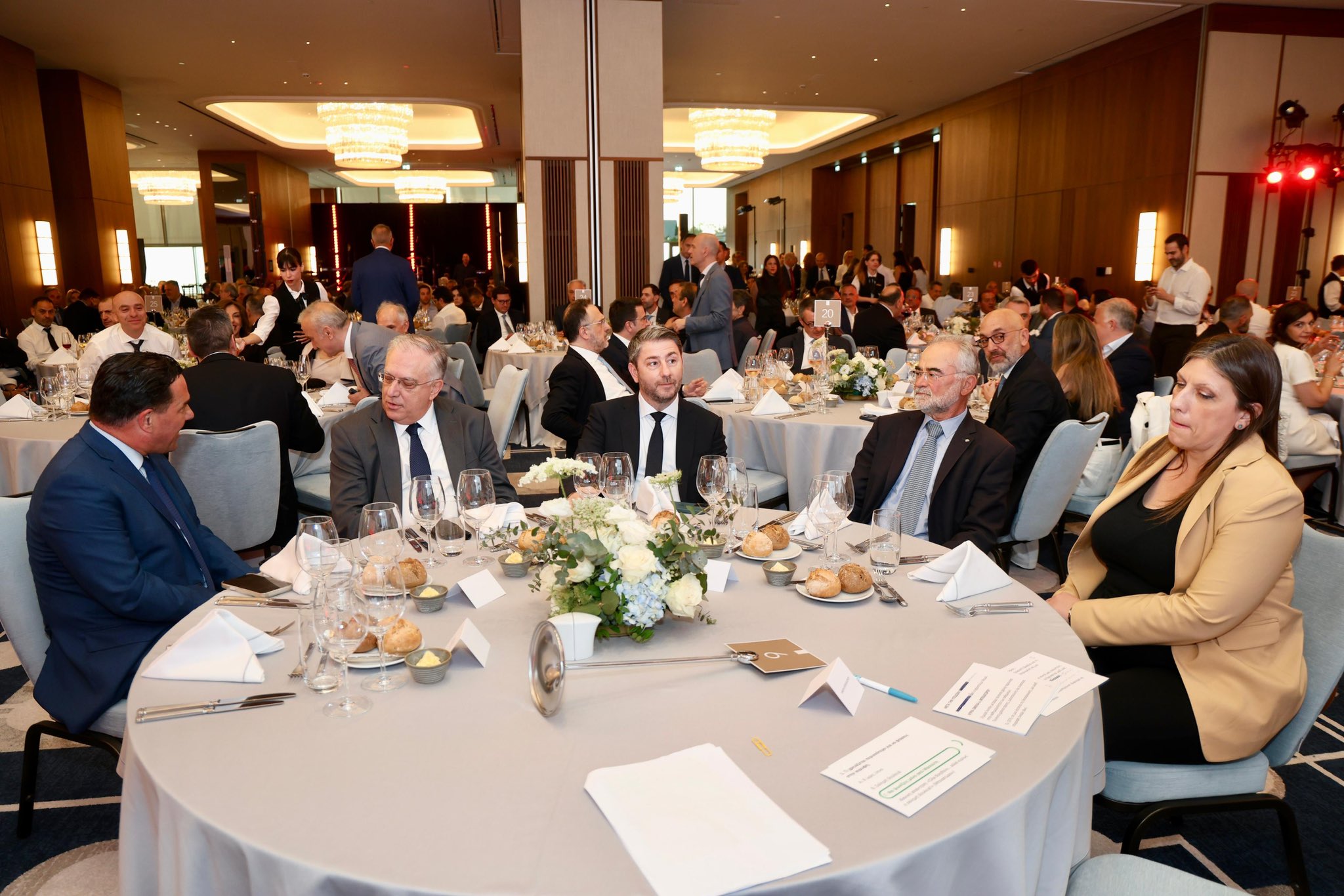 «Φωτιά» στα πολιτικά πηγαδάκια: Η άβολη συγκατοίκηση