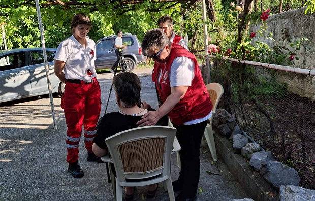 Ο Ελληνικός Ερυθρός Σταυρός ενισχύει τους κατοίκους στις σεισμόπληκτες περιοχές της Β. Εύβοιας