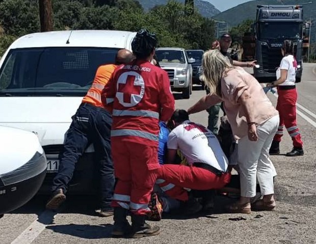 Ελληνικός Ερυθρός Σταυρός: Εθελοντές προσέφεραν Πρώτες Βοήθειες σε τραυματία τροχαίου στο Δίστομο