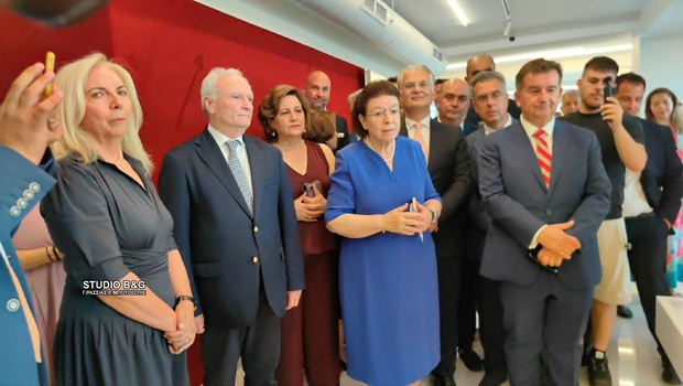 Η ΥΠΟΥΡΓΟΣ ΠΟΛΙΤΙΣΜΟΥ ΛΙΝΑ ΜΕΝΔΩΝΗ ΚΑΙ Ο ΜΗΤΡΟΠΟΛΙΤΗΣ ΑΡΓΟΛΙΔΑΣ ΣΤΑ ΕΓΚΑΙΝΙΑ ΤΟΥ ΑΡΧΑΙΟΛΟΓΙΚΟΥ ΜΟΥΣΕΙΟΥ ΑΡΓΟΥΣ
