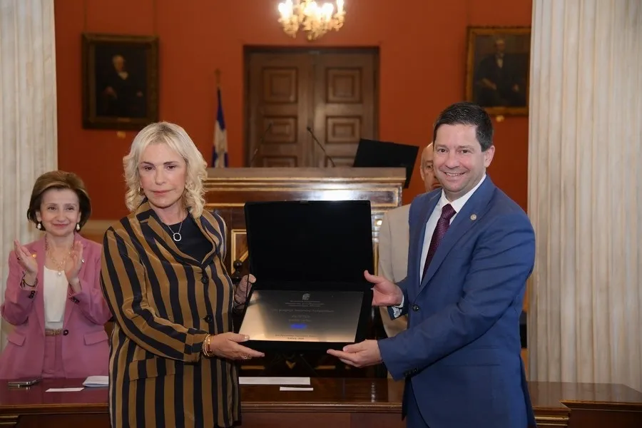 ΕΚΠΑ: Εγκαθίστανται 106 απινιδωτές σε όλα τα κτίρια για την ασφάλεια φοιτητών και προσωπικού
