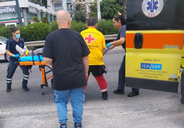 Ελληνικός Ερυθρός Σταυρός: Εθελοντές προσέφεραν Πρώτες Βοήθειες σε θύμα τροχαίου στην Λ. Ποσειδώνος