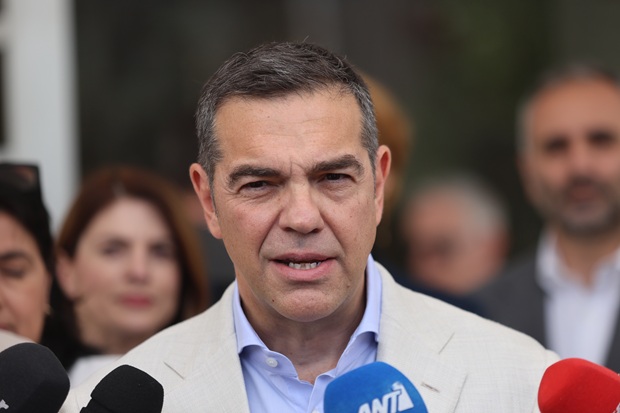 Μηνύματα Τσίπρα προς πάσα κατεύθυνση με τα νέα πρόσωπα
