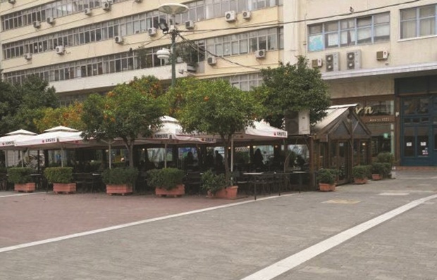 Γιατί καθυστερεί η ανάπλαση της πλατείας Κοραή;