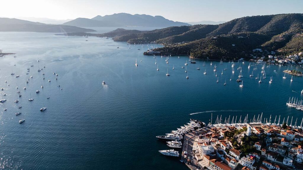 6 κοντινά νησιά από Αθήνα για να νιώσεις ότι έφυγες μακριά