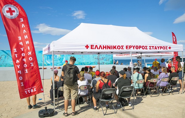 Ο Ελληνικός Ερυθρός Σταυρός διοργάνωσε με επιτυχία μεγάλη δράση ενημέρωσης για την ασφάλεια στο νερό στο Π. Φάληρο