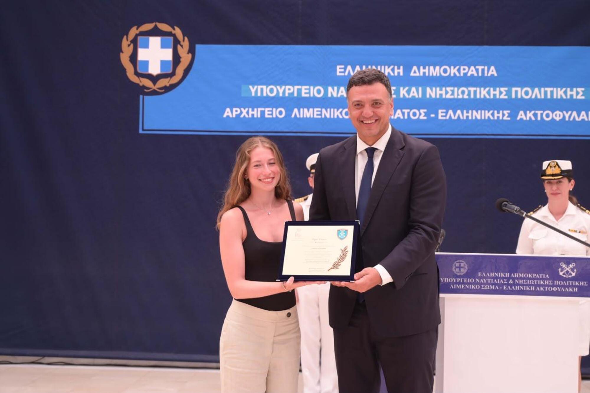 Β. Κικίλιας και Σ. Κασπίρη στη βράβευση για τις διασώσεις στην Κεφαλονιά