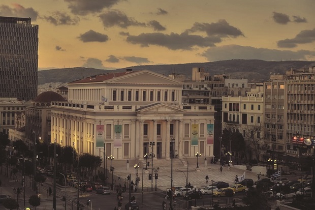 Παρέμβαση Μενδώνη για το Δημοτικό Θέατρο Πειραιά