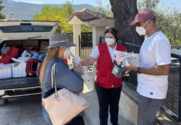 Ο Ελληνικός Ερυθρός Σταυρός ενημερώνει τους πολίτες για τα μέτρα ασφαλείας μετά την πυρκαγιά στις πληγείσες περιοχές της Δ. Αττικής
